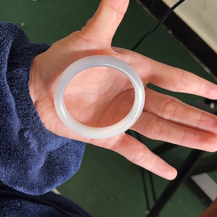 和田玉未镶嵌手镯只***?