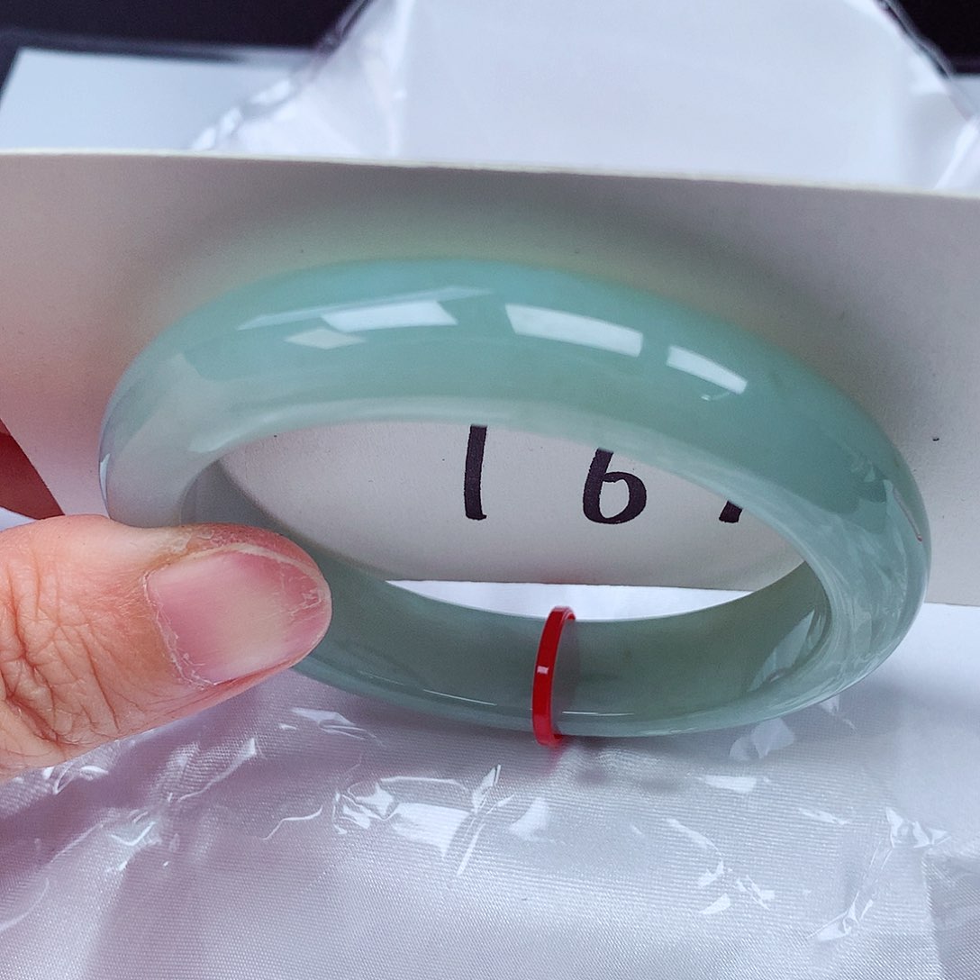 翡翠手镯未镶嵌翡翠