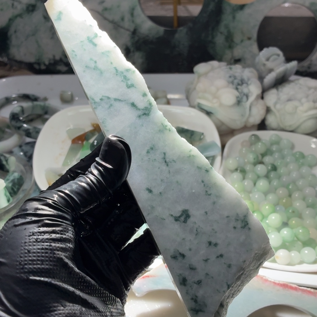 翡翠未镶嵌颈饰边角料