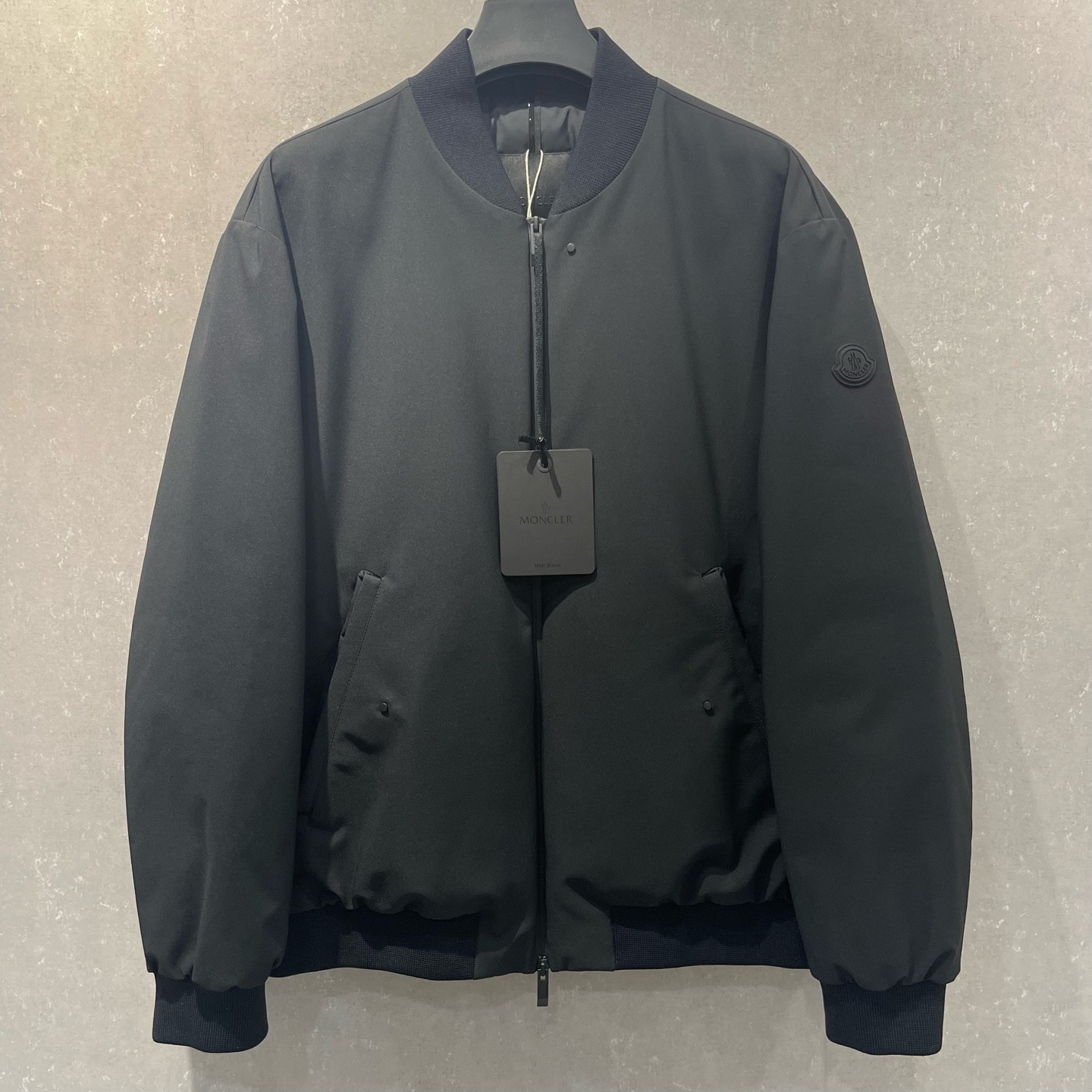 未使用 MONCLER 纯色徽标拉链夹克羽绒服 4码 全新带吊 003791