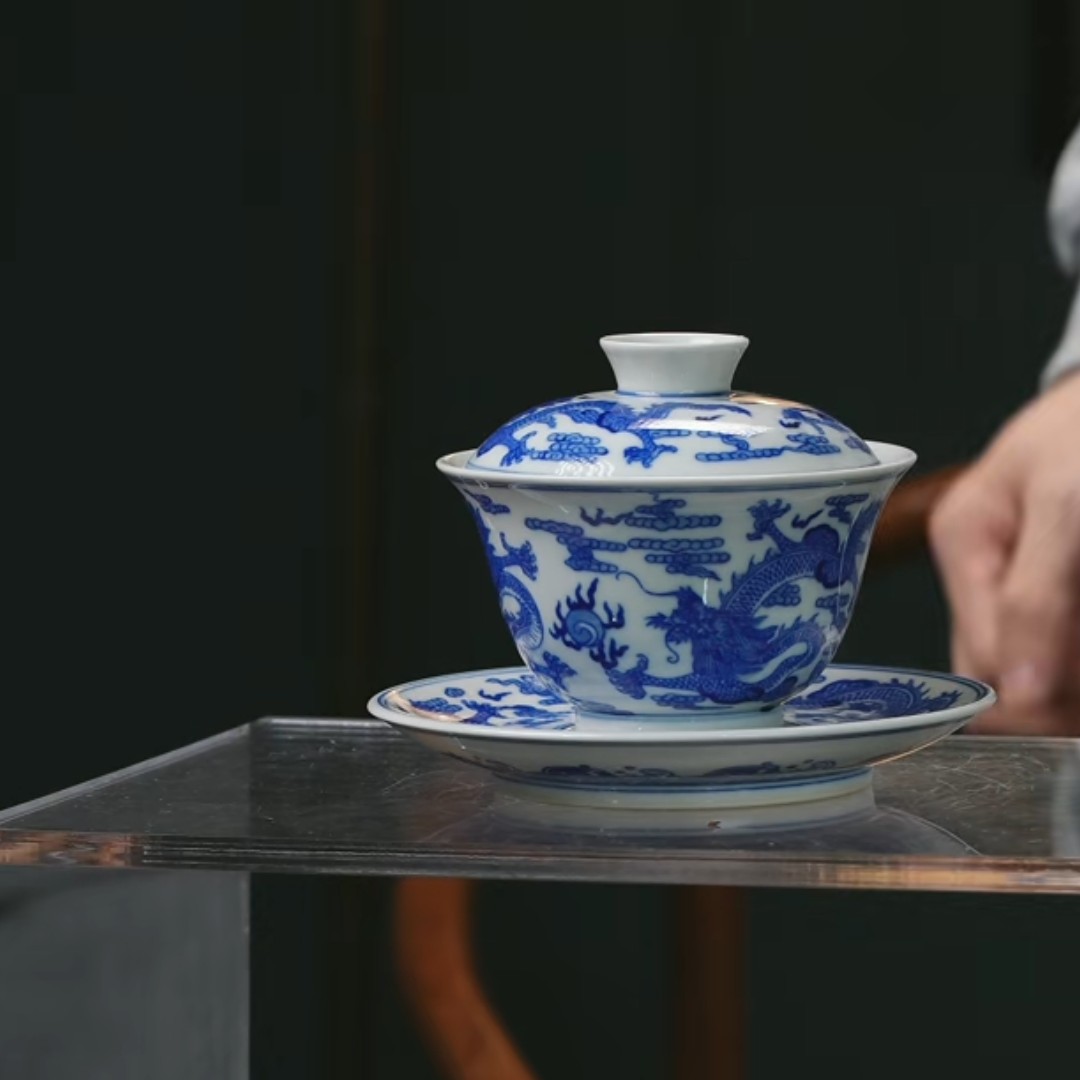 X青花九龙纹三才盖碗