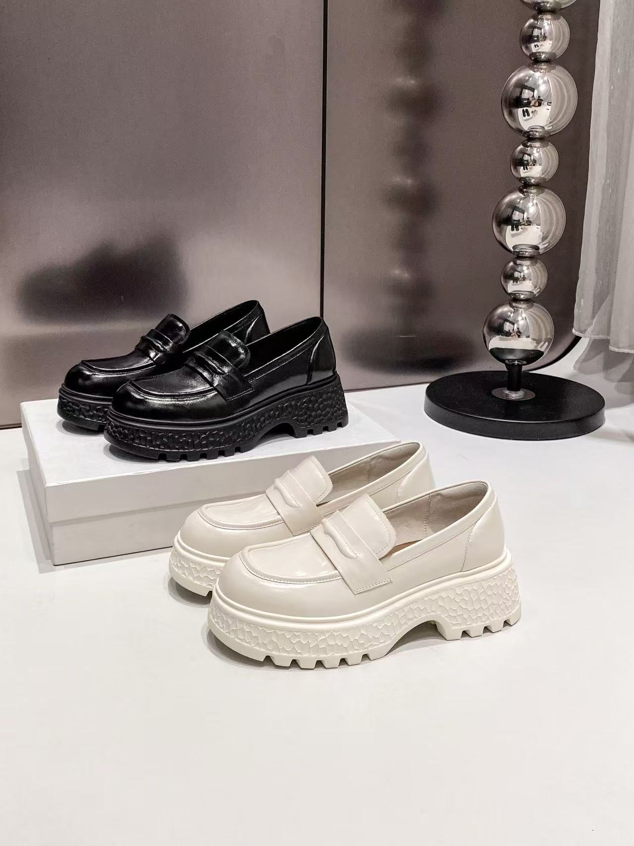 【聚新汇】88661-169厚底真皮百搭气质休闲通勤韩系圆头乐福鞋