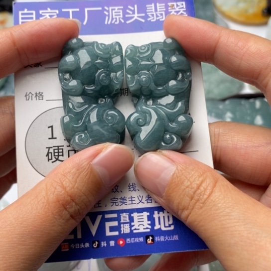 翡翠颈饰未镶嵌亓**禾翡翠