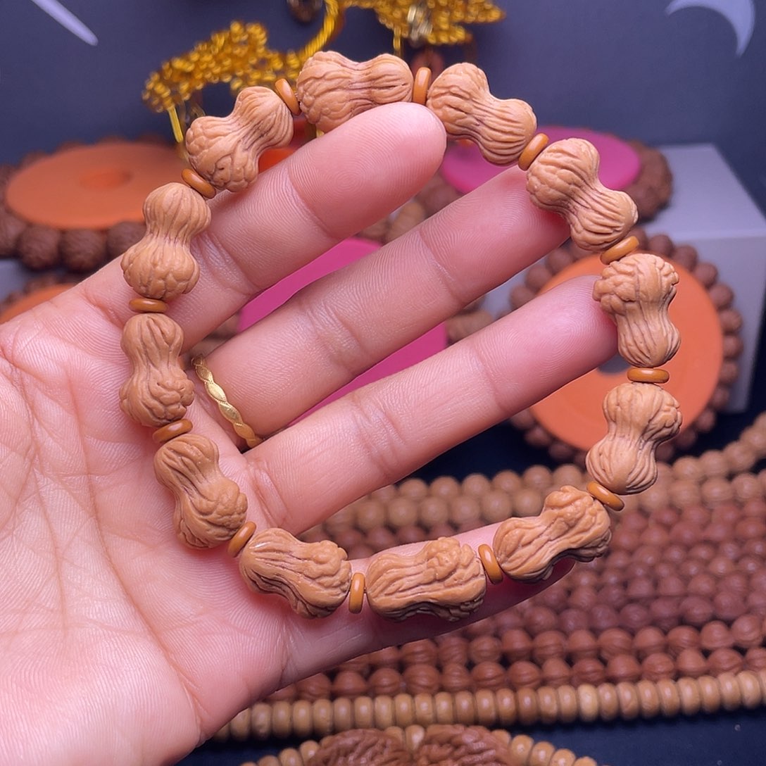 木****桃核吊坠秦岭龙纹桃核白菜