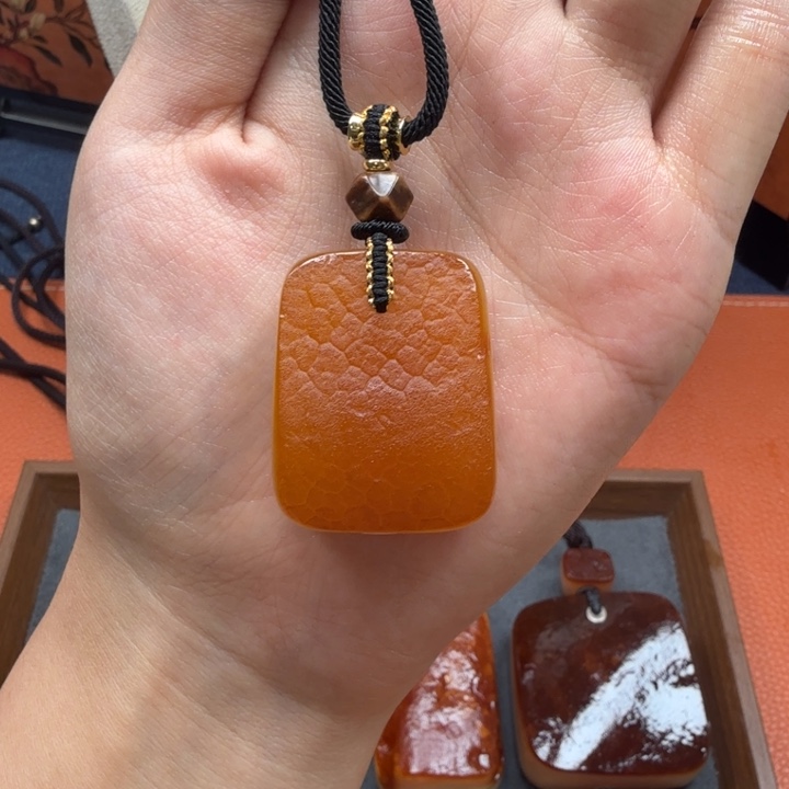 蜜蜡未镶嵌吊坠(赠链)