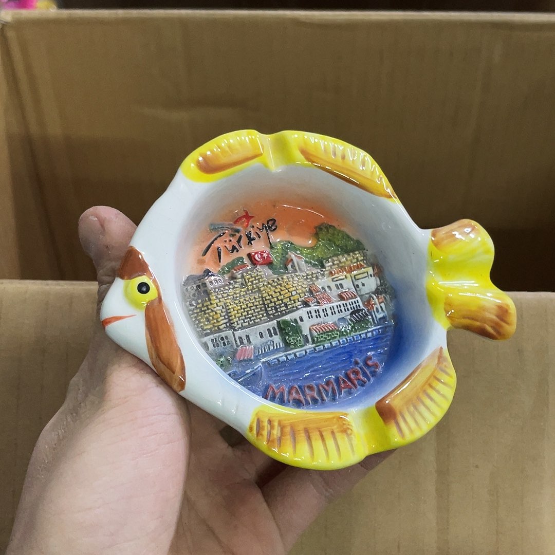 摆件   封釉。  磕碰。