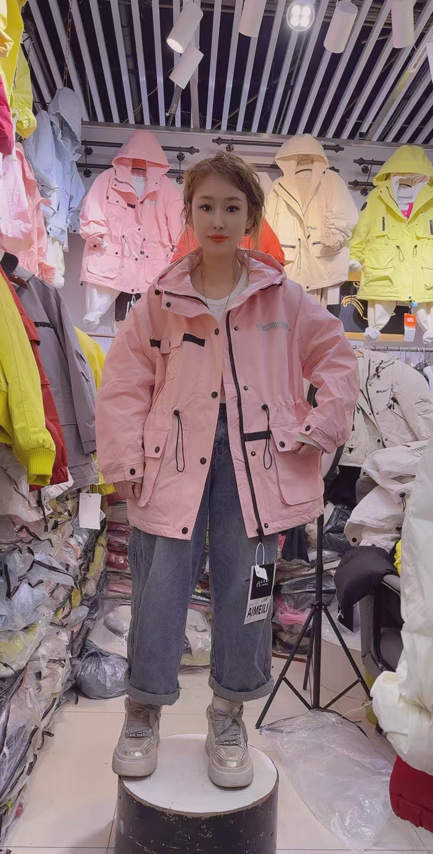 早春新款抽腰显瘦刺绣风衣外套