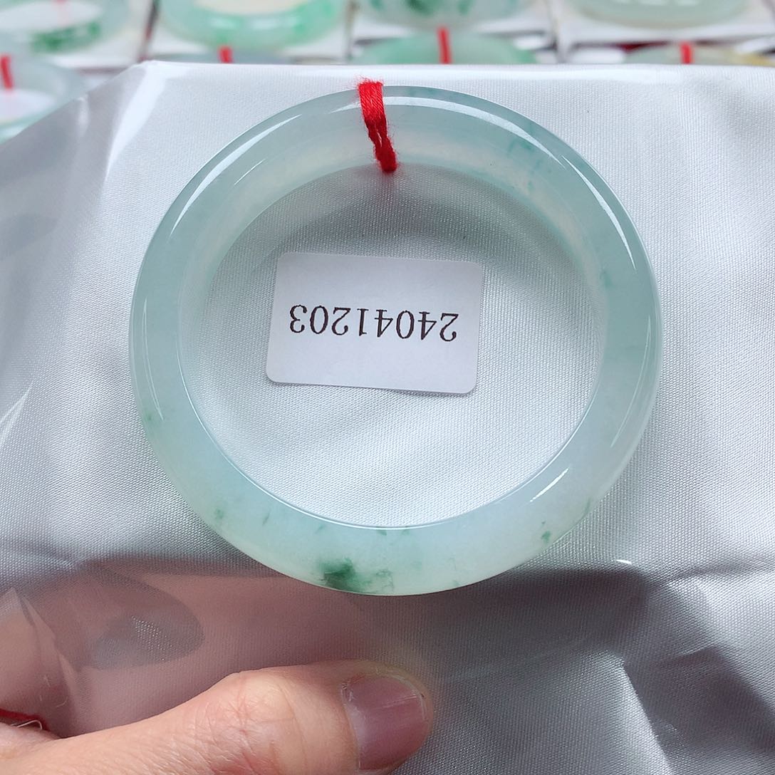 翡翠手镯未镶嵌天然A货翡翠手镯    有纹