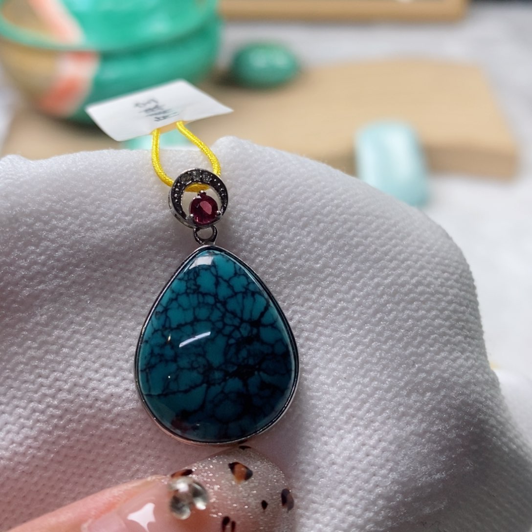 绿松石颈饰未镶嵌珠*