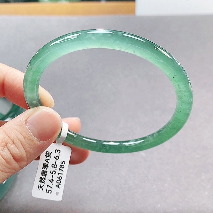 【闪购商品】翡翠手镯（圆镯）未镶嵌