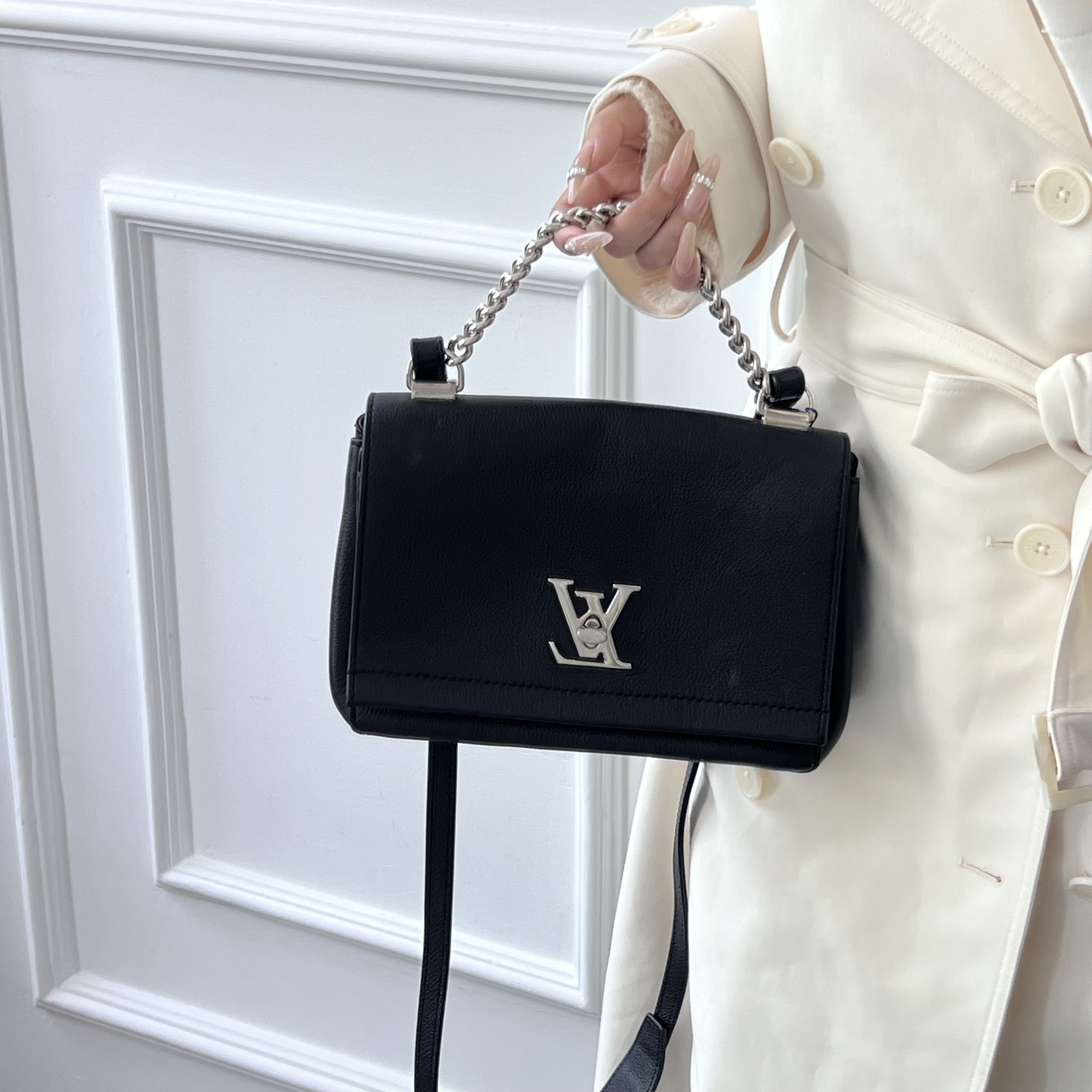 95新 LouisVuitton/路易威登 Lockme II 黑色 牛皮银扣链条手柄