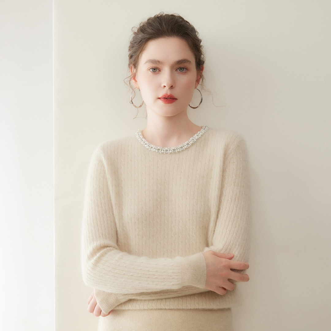 小香风名媛圆领山羊绒衫女秋冬宽松毛衣内搭打底麻花钉珠百搭针织