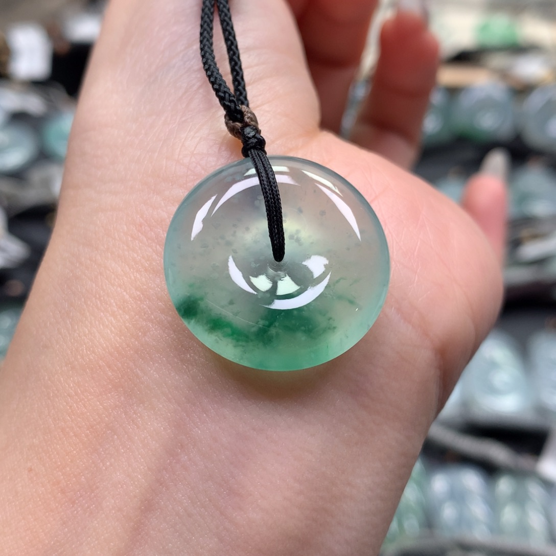 翡翠颈饰未镶嵌扣子