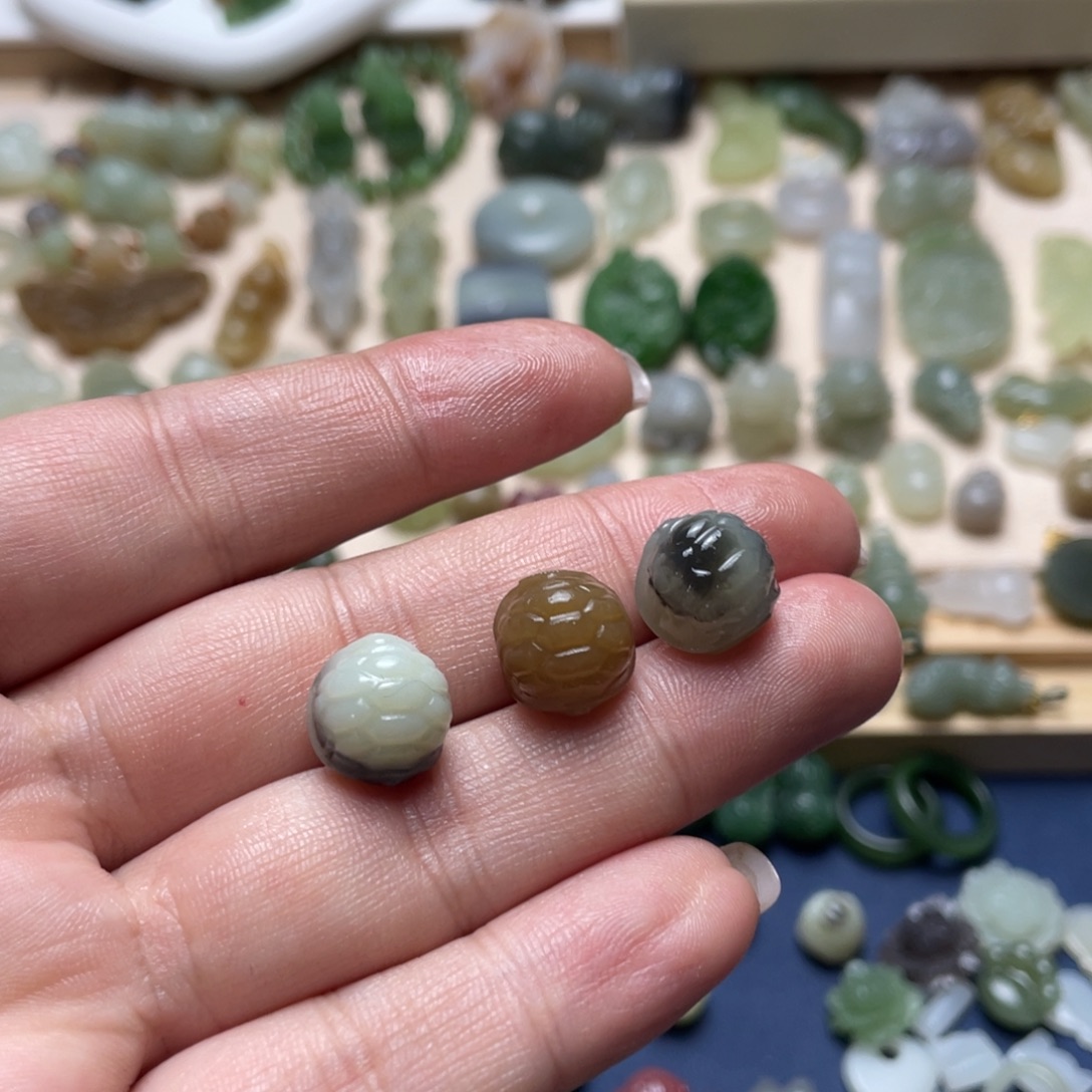 和田玉未镶嵌吊坠(不含链)一个