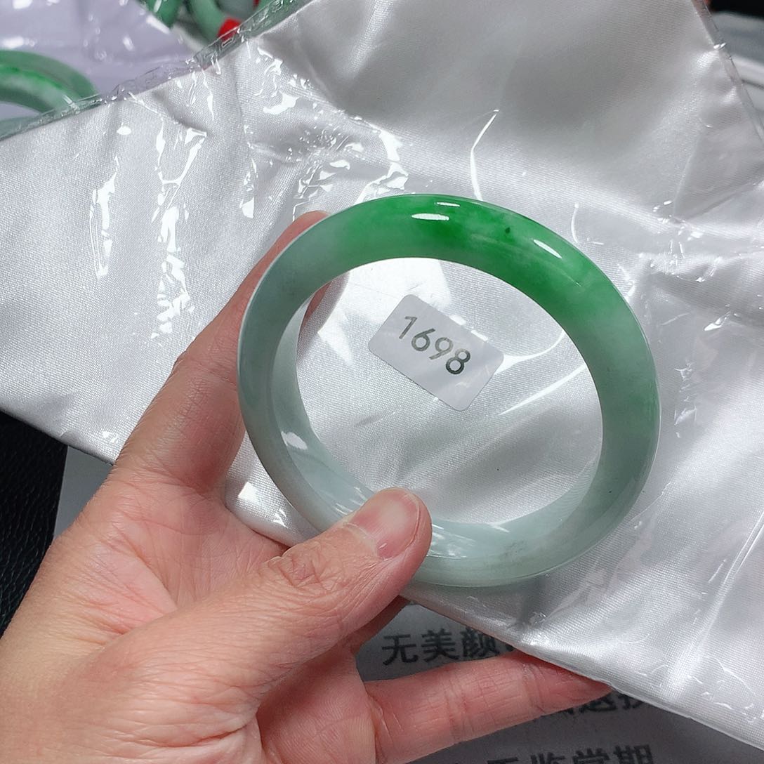 翡翠手镯未镶嵌天然缅甸A货翡翠手镯