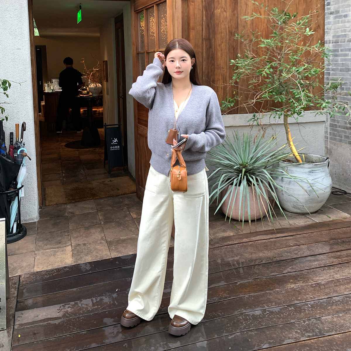 王葡萄【软糯肌理】高腰阔腿牛仔裤显瘦直筒拖地百搭款长裤DM1337