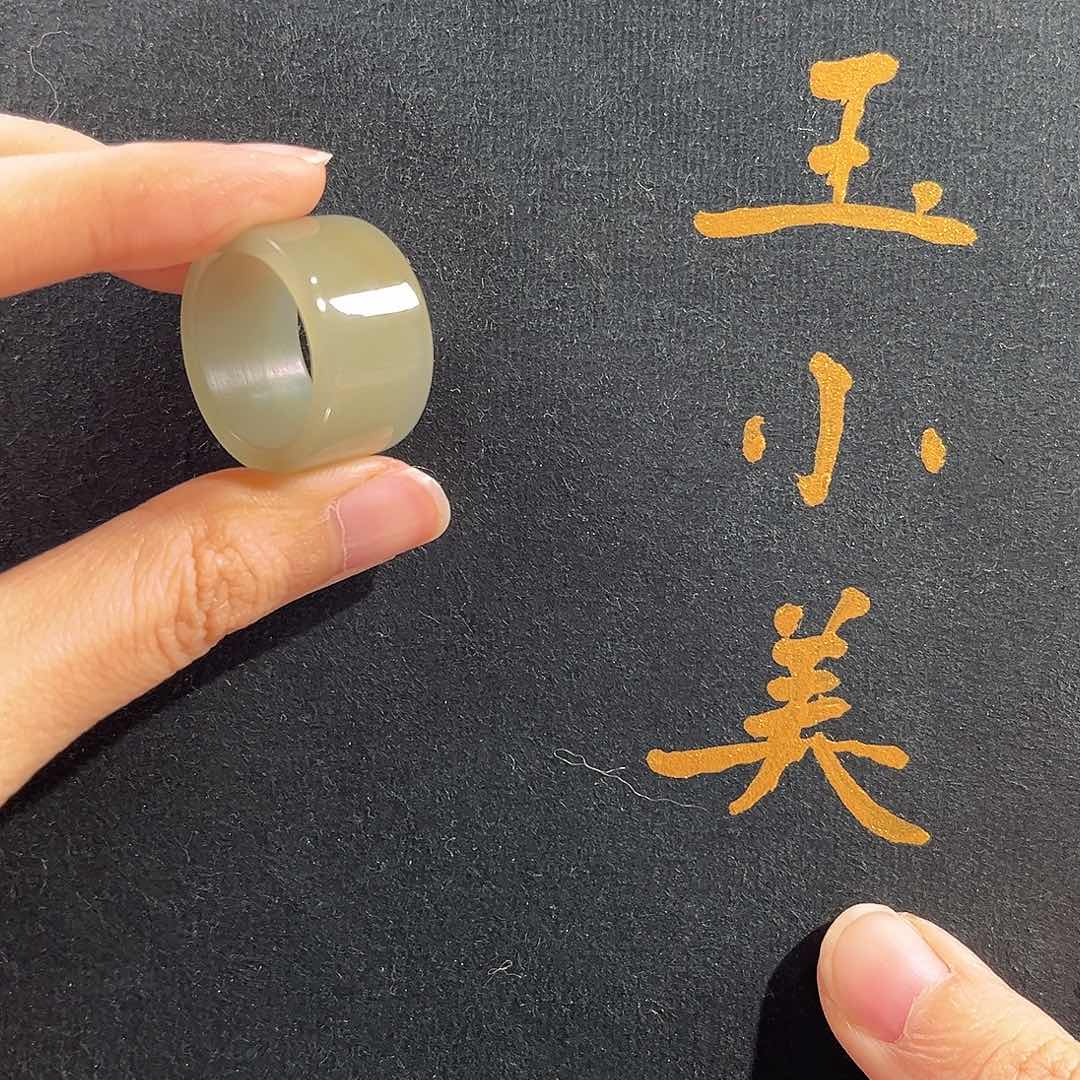 和田玉未镶嵌颈饰近矿19