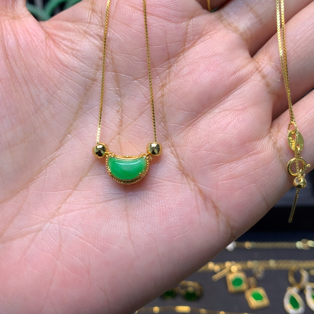 翡翠未镶嵌吊坠(不含链)有纹