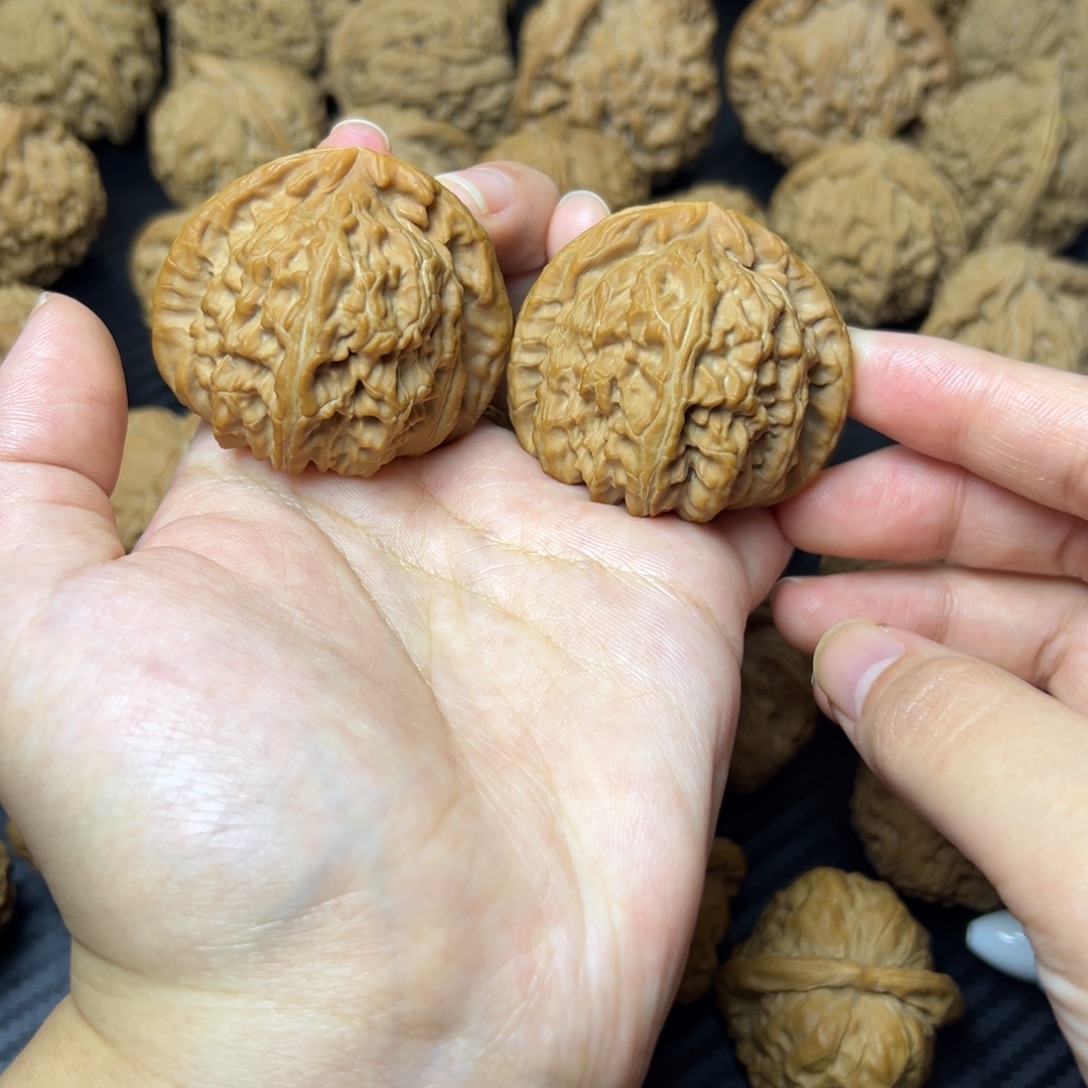 吊坠文玩核桃白狮子半三角45修尖