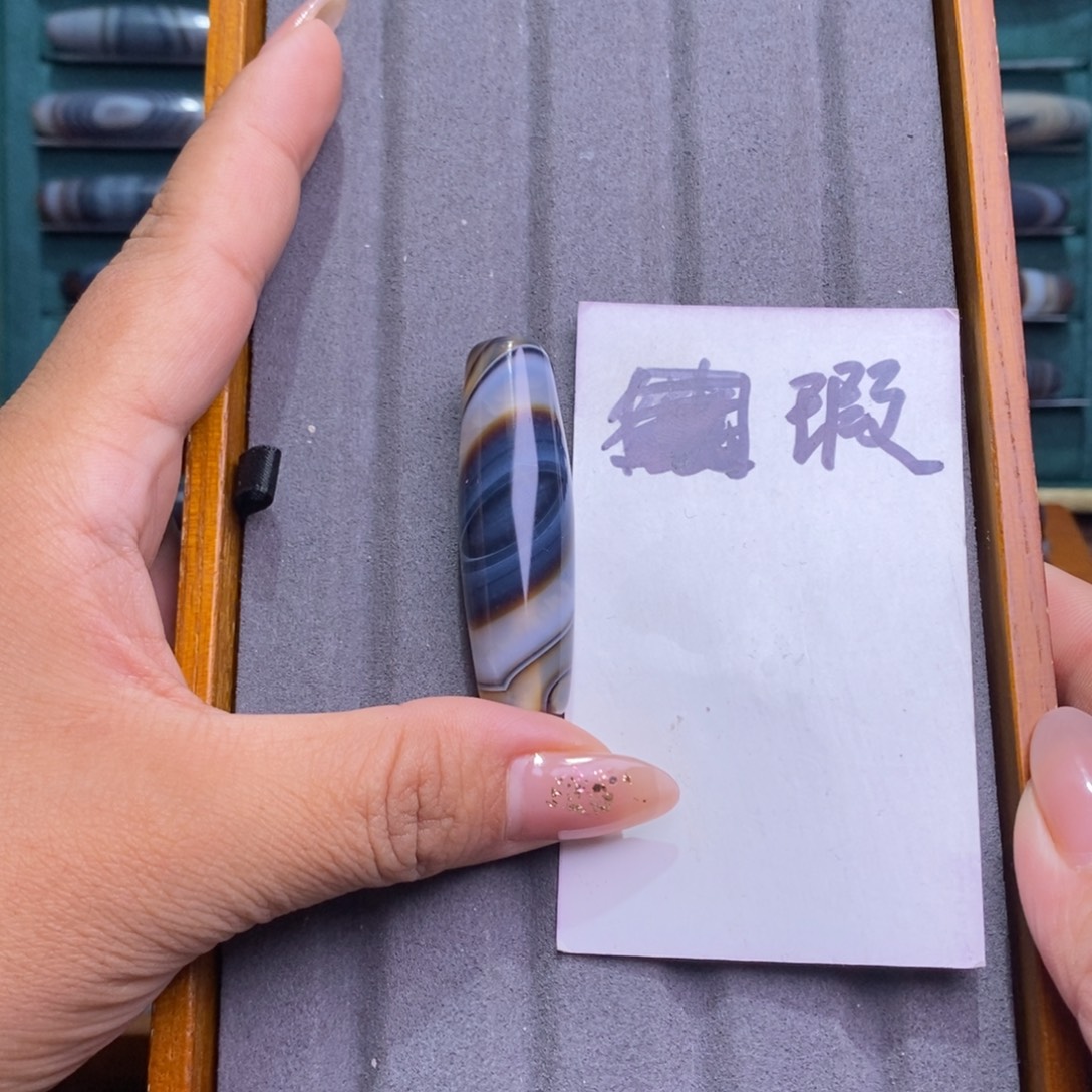 达***吧玛瑙/玉髓未镶嵌珠宝半成品