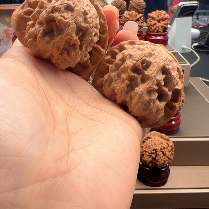 把件文玩核桃48 梨木台 w-033