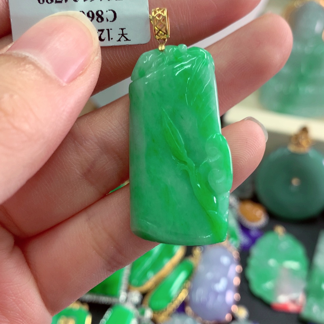 翡翠18K金镶嵌颈饰