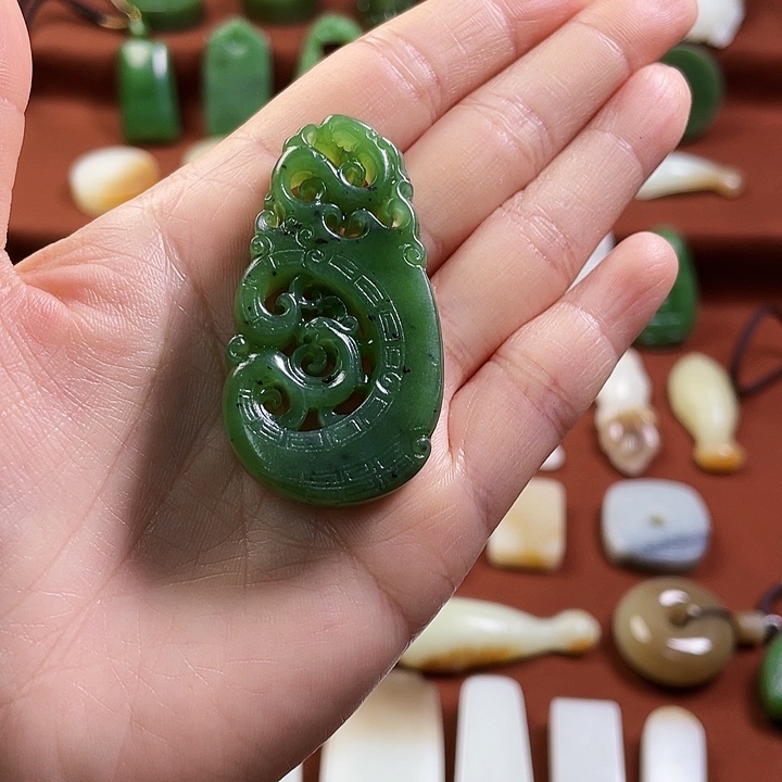 用***3和田玉未镶嵌颈饰