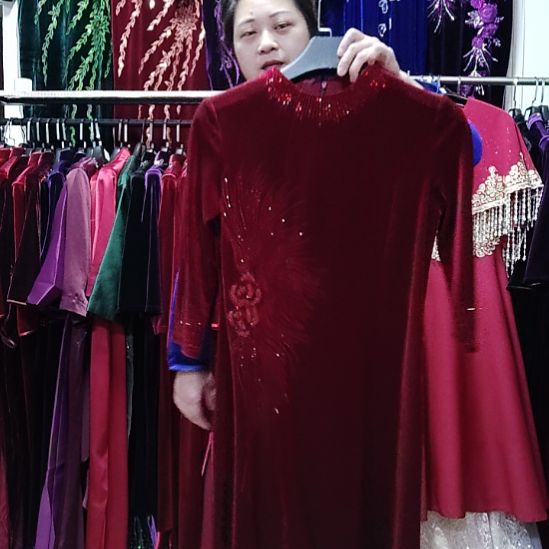 酒红色金丝绒重工半高领长款连衣裙l码胸围102腰88厘米100-125