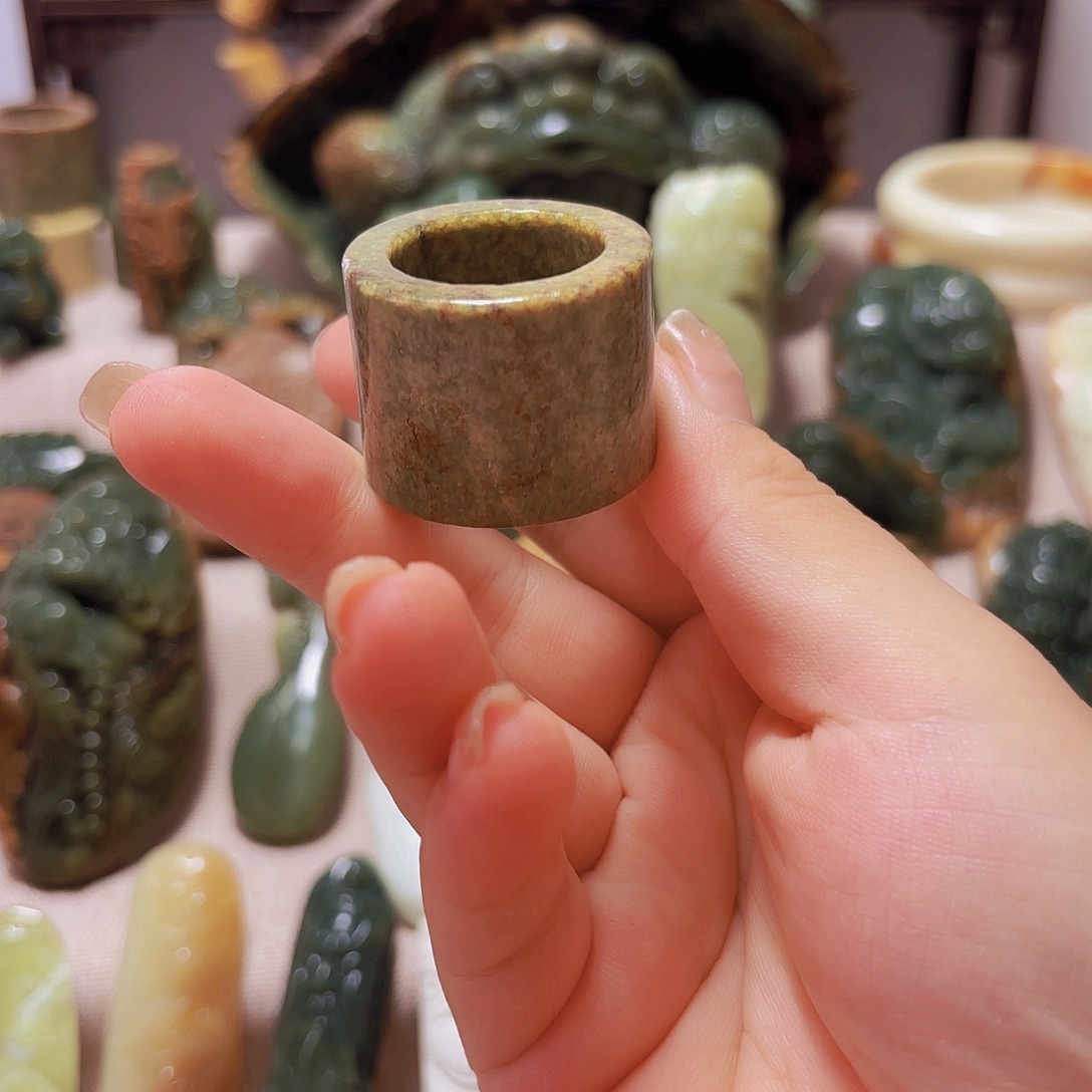未镶嵌岫岩河磨玉（透闪石质玉）挂件