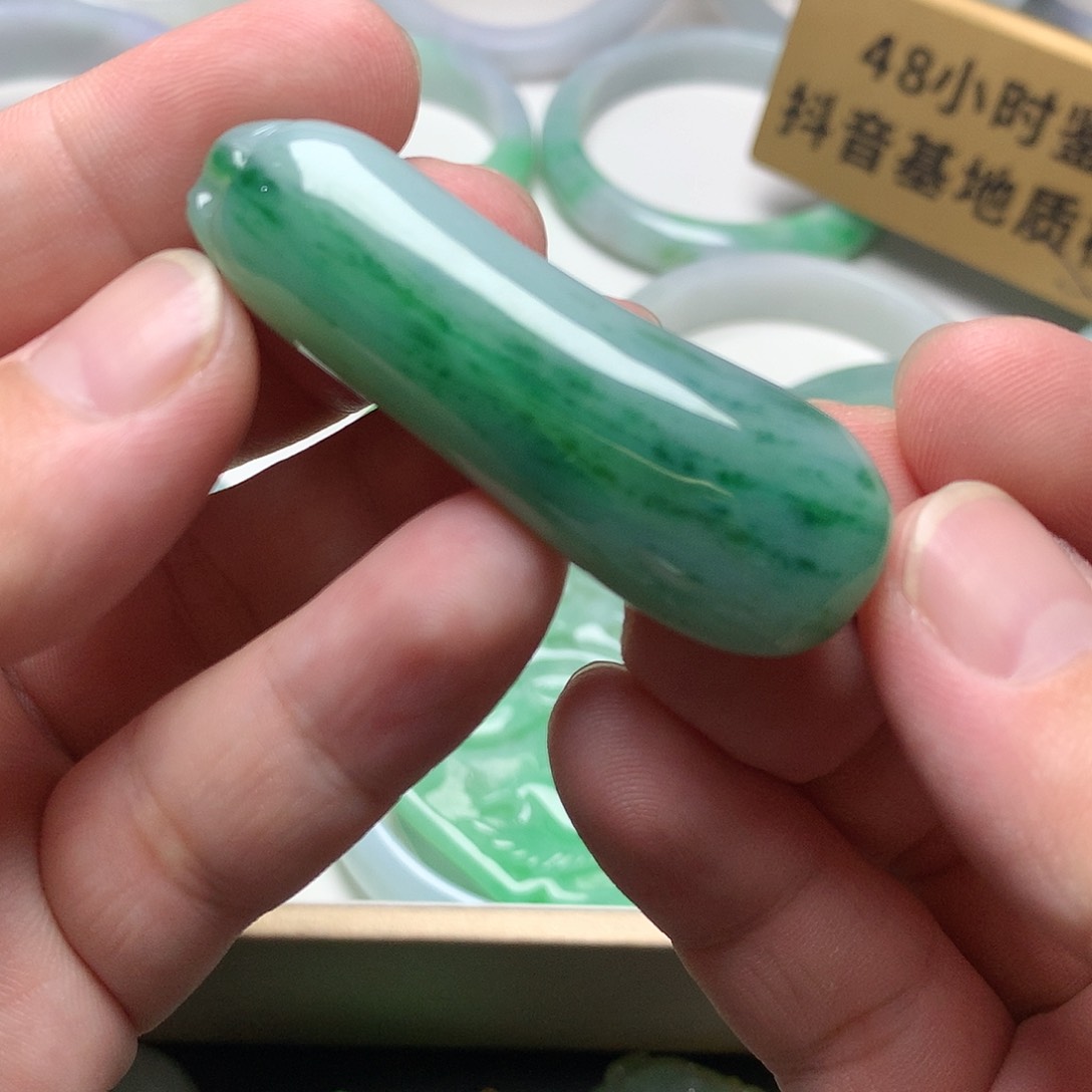 颈饰未镶嵌翡翠福瓜