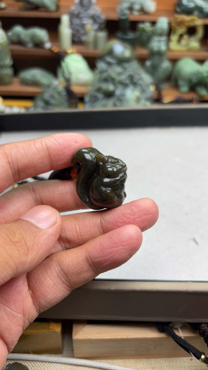 保真和田玉松鼠时尚吊坠百搭精雕拍一发一手工精致气质