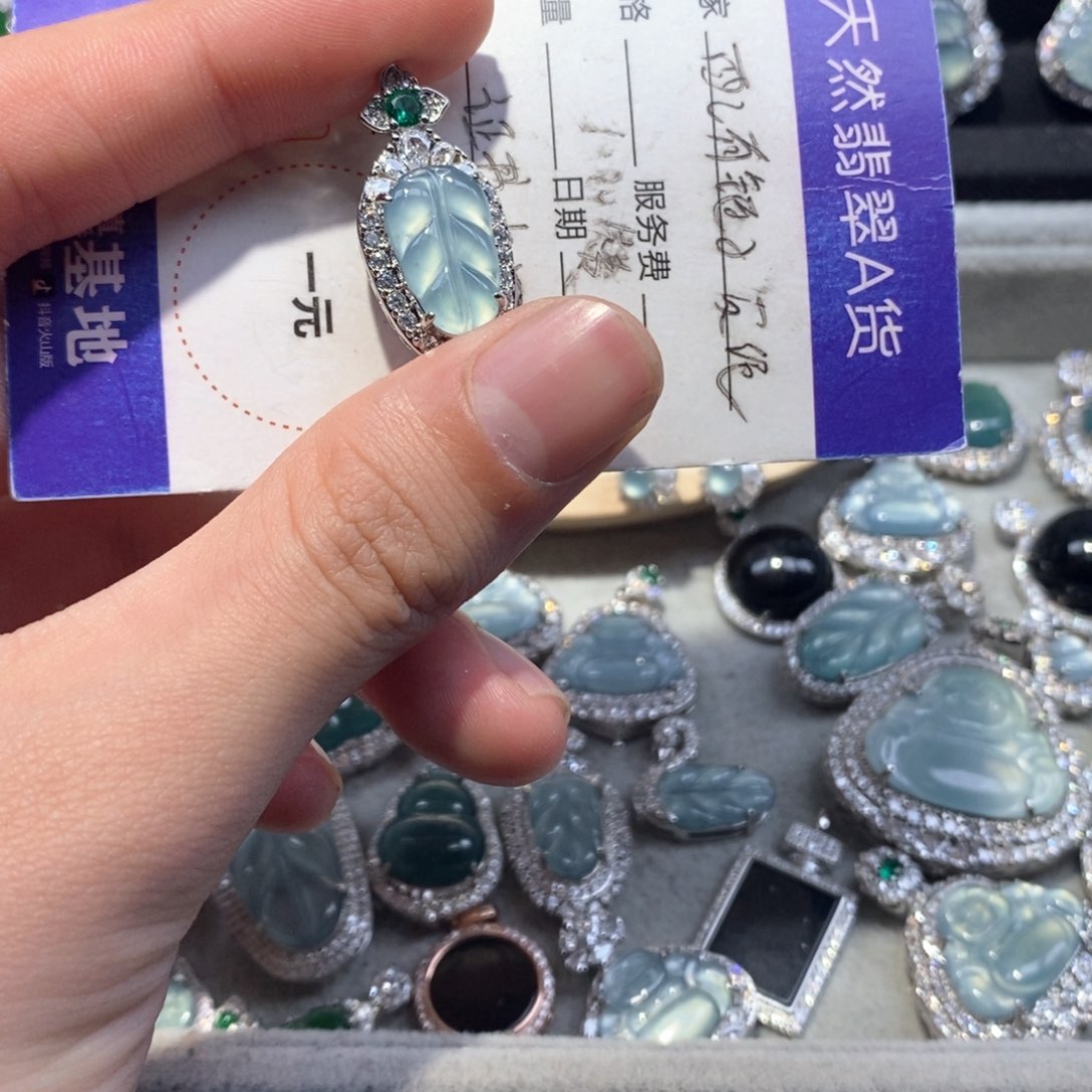 翡翠颈饰未镶嵌翡翠