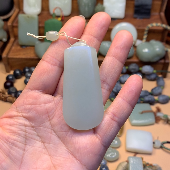 喵***喵和田玉未镶嵌颈饰