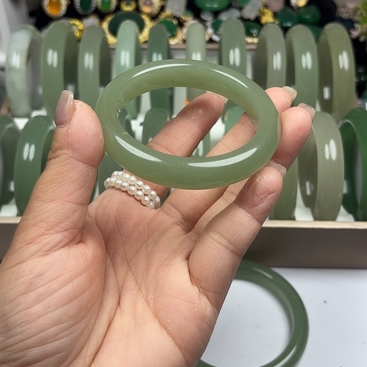 东陵石未镶嵌手镯