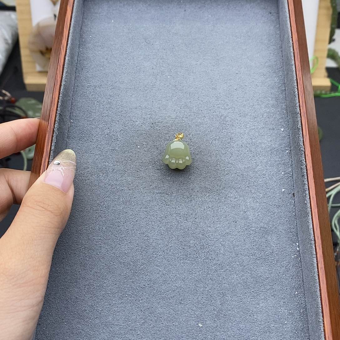 和田玉吊坠(不含链)18K金镶嵌