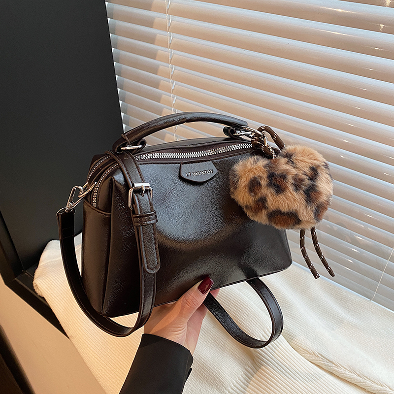 新款时尚百搭潮流轻奢单肩斜挎包1159咖色