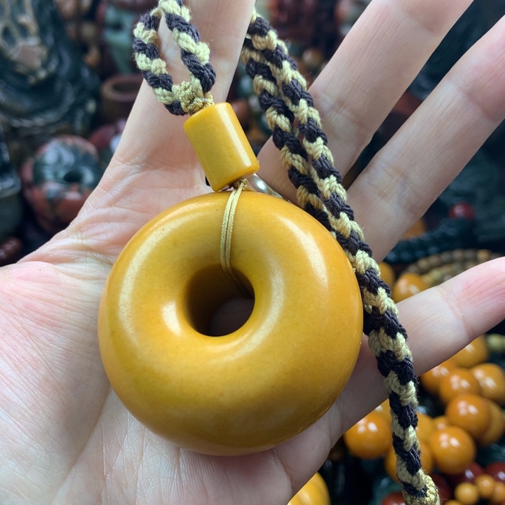 透闪石质玉未镶嵌珠宝奇石