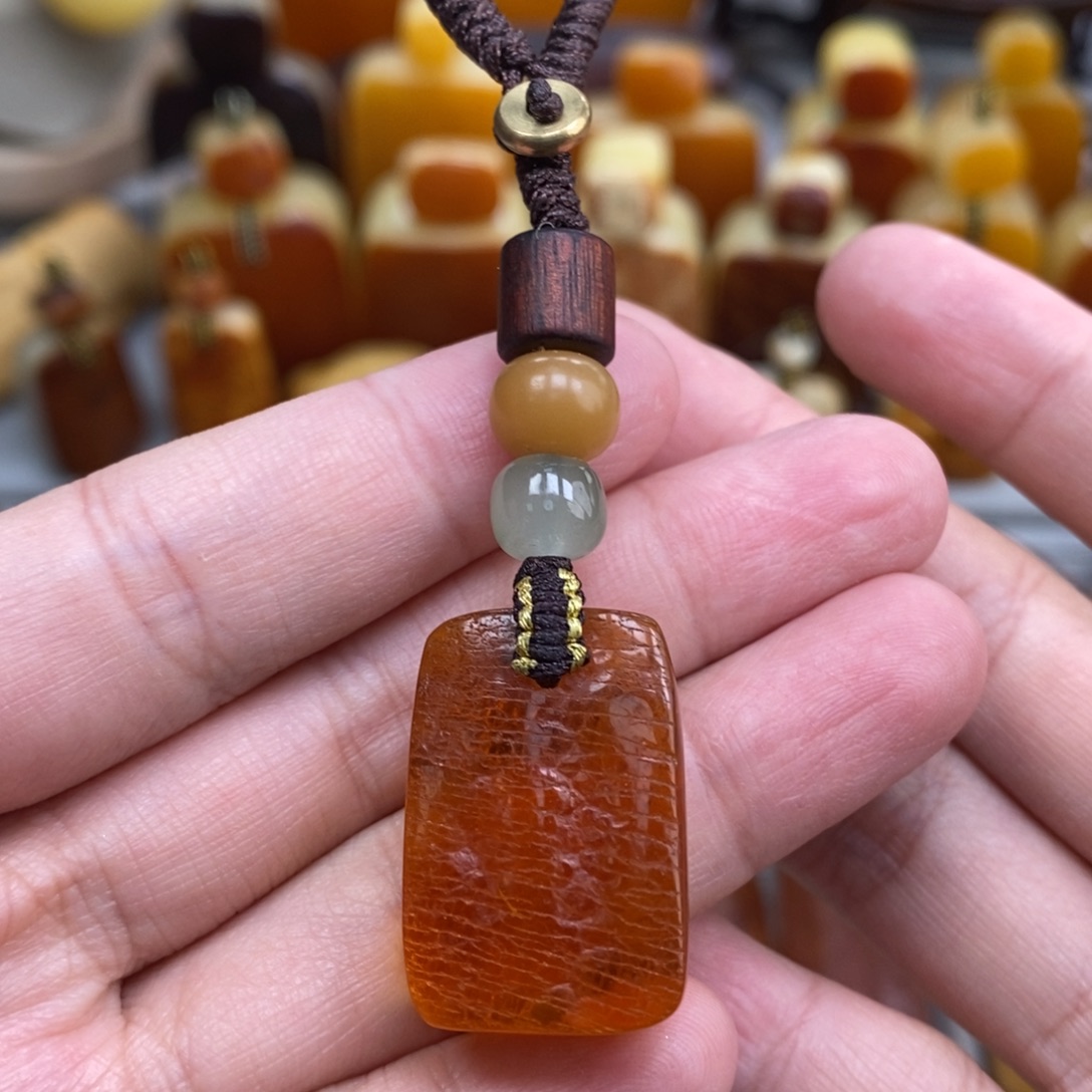 蜜蜡未镶嵌珠宝奇石