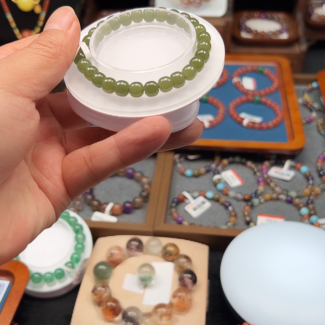 逆***行和田玉（青玉）未镶嵌手链