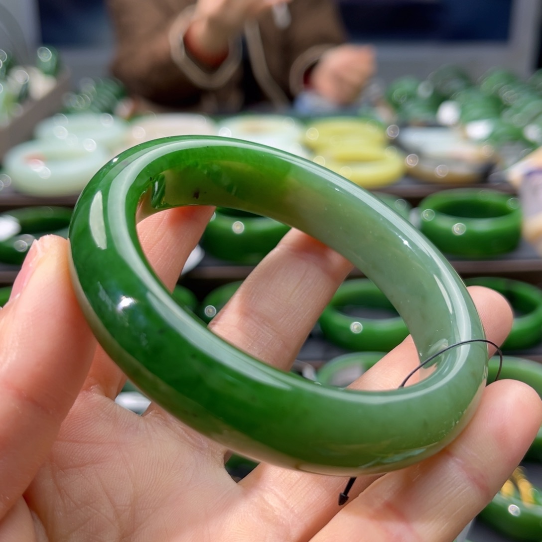 和田玉（碧玉）手镯未镶嵌