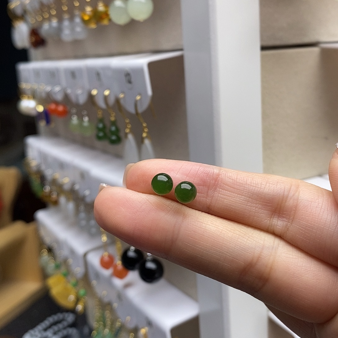 和田玉18K金镶嵌耳饰