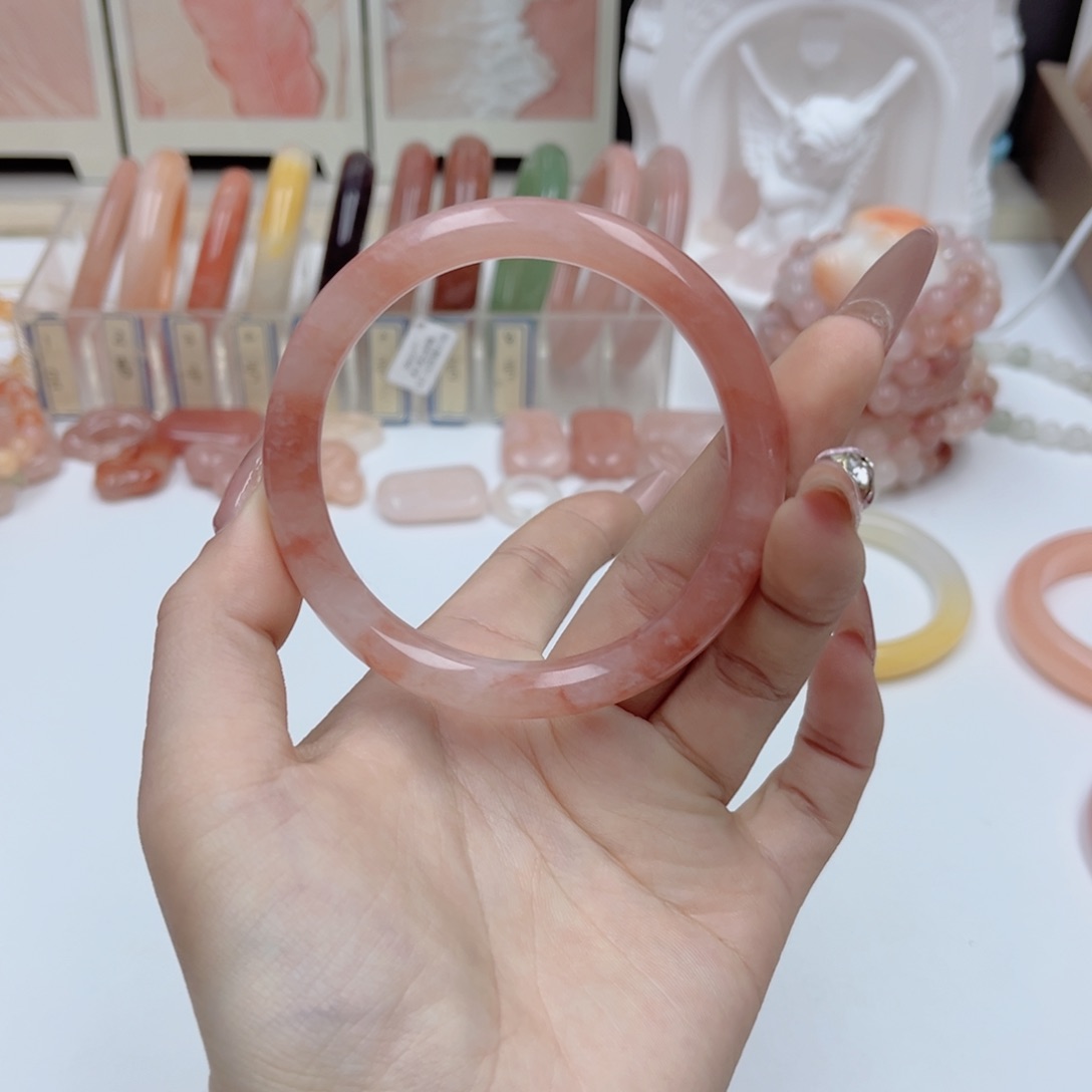 未镶嵌手镯石英质玉卿*