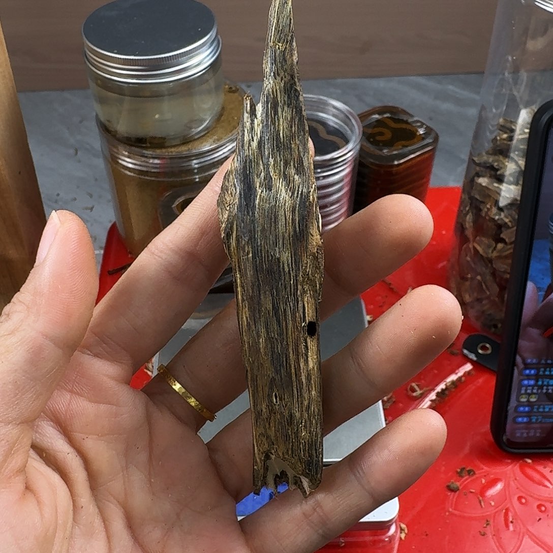 香料绿奇楠虫漏白棋11克