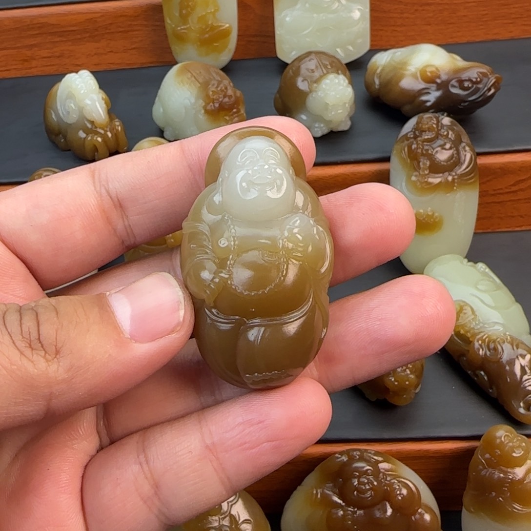 和田玉（糖玉）颈饰未镶嵌星**啦