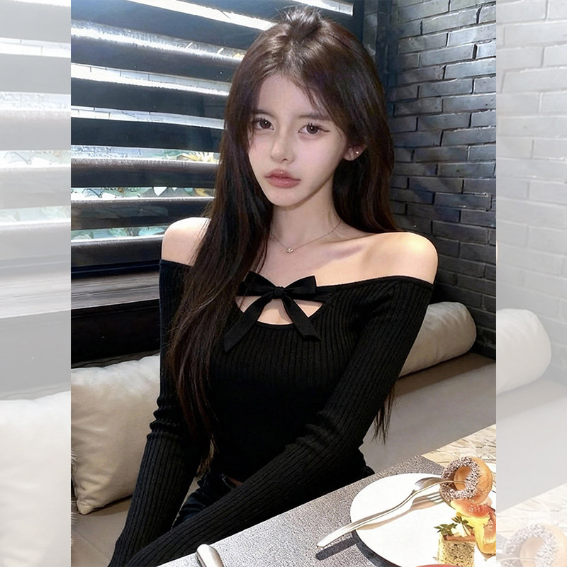别致独特漂亮内搭黑色系带小衫一字肩长袖t恤洋气上衣服女装秋冬