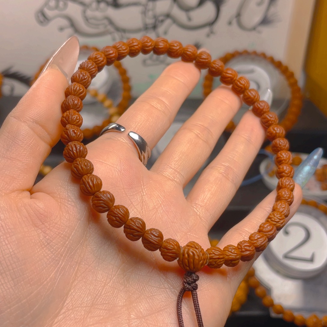 B***g桃核吊坠0.777777777777