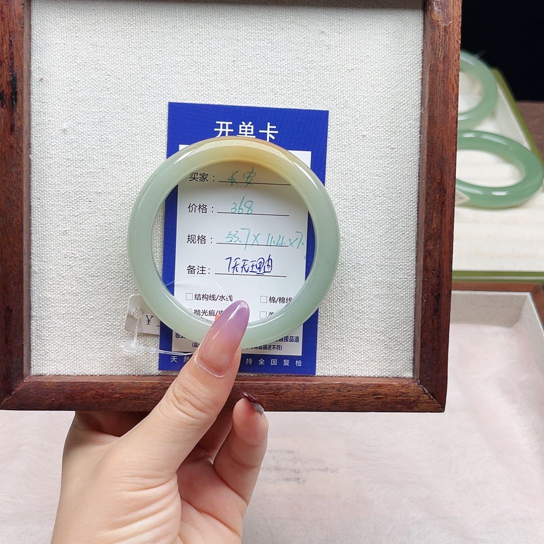 未镶嵌手镯石英质玉