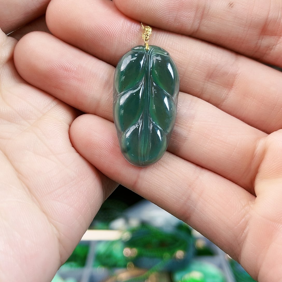 翡翠颈饰18K金镶嵌吊坠