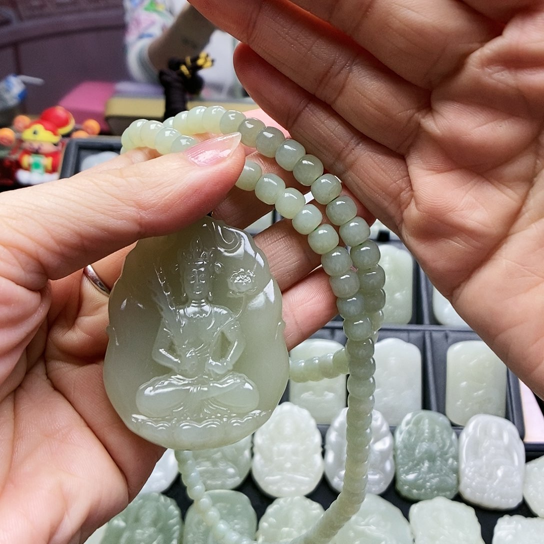 和田玉颈饰未镶嵌黑**管