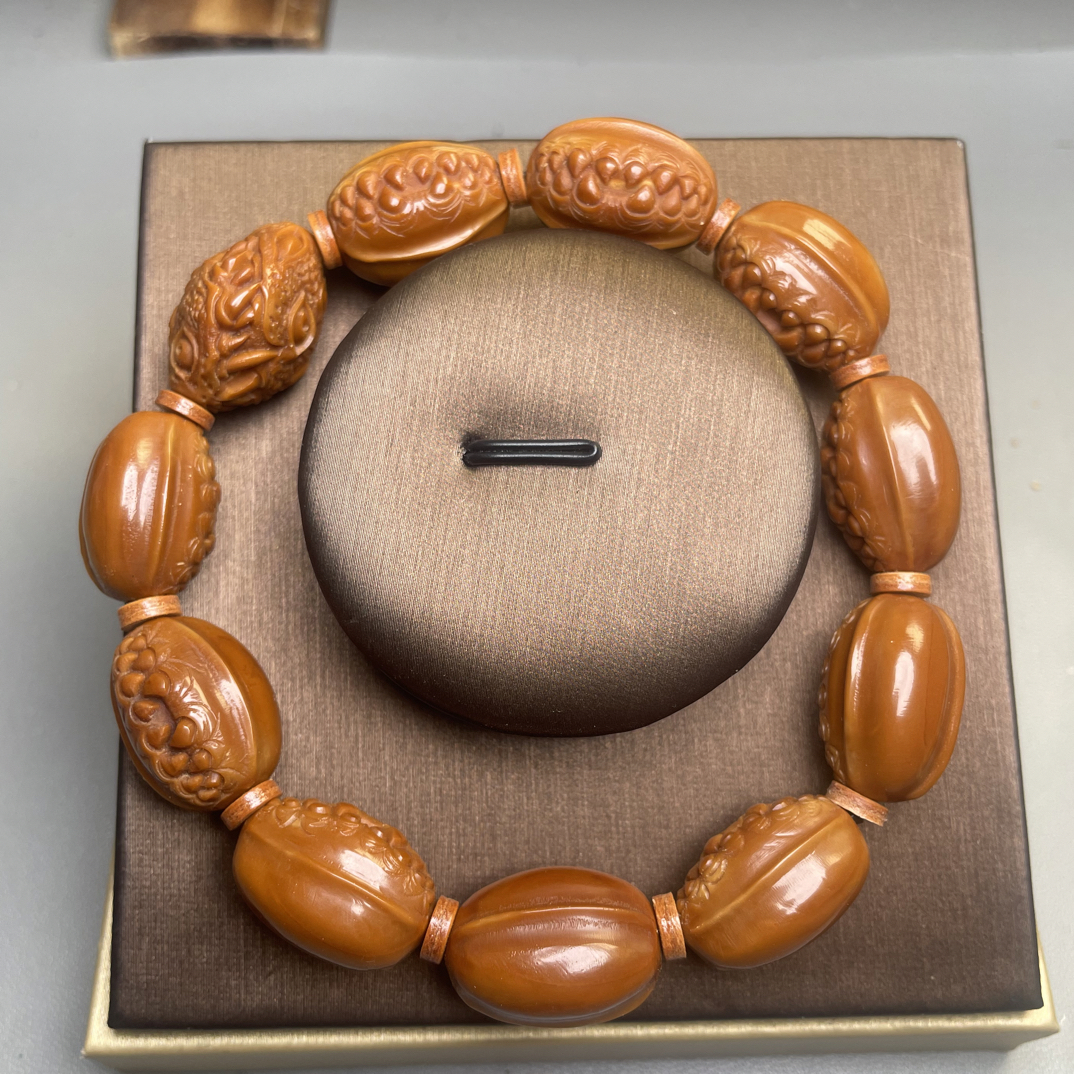 1.4橄榄核进口核老挝料 鲨鱼背吞噬